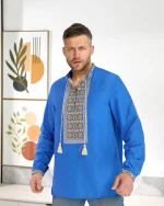Вишиванка чоловіча "Стефан" з блакитного домотканого полотна з вишивкою золото-хакі