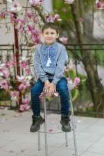 Вишиванка для хлопчиків "Коловорот" з льону меланж колір джинс, синьобіла вишивка - Зображення 2